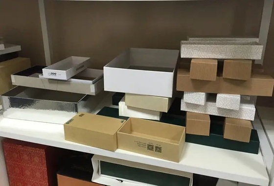 Volledig Automatische Kleine Doos die Machine, de Dekking vouwen die van de Celtelefoon Machine maken