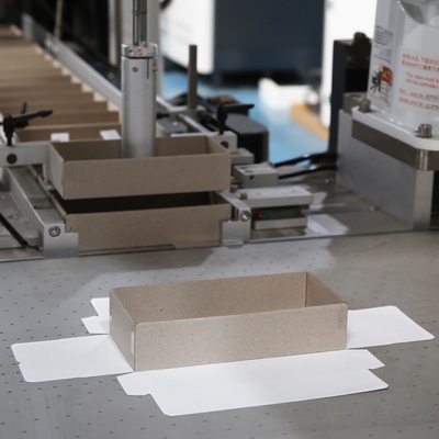 Stijve de Giftdoos van de Doos Verpakkende Machine, Kraftpapier-de Luxe die van de Dekkings de Hoogste Bodem Stijve Doos & Machine maken