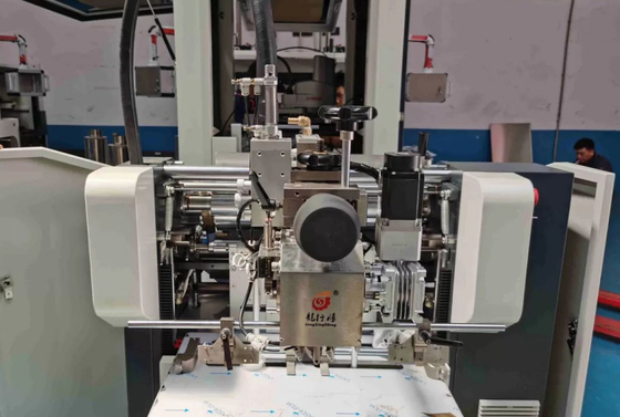 Volledig automatische hogesnelheid dubbele vormen van snoep speelgoed telefoon horloge 45 pcs/min rigide doos maken machine