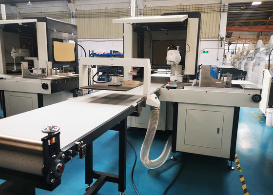 Stijve Vakje Boekdekking die Machine Plaatsende Machine 40pcs/min voor Verpakking lijmen