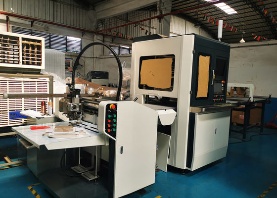 Hardcover V de Machinevakje 15pcs/min van de Groefsnijder Verpakkend Document Voeringsmachine