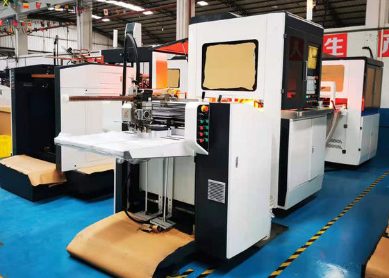 LS 450 S. Box Positioning Machine die wordt gebruikt om het Binnenvakje op het Document te kleven om Mobiel Telefoonvakje te maken.