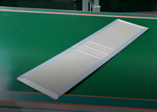 Houtvezelplaatdoos die de Telefoondekking vouwen die van de Machine volledig Automatische Cel Machine maken