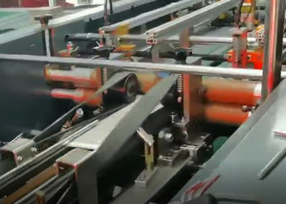 Houtvezelplaatdoos die de Telefoondekking vouwen die van de Machine volledig Automatische Cel Machine maken