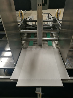 Automatische Plastic Band voor Dooshoek het Kleven Machine voor Stijve Doos en Speciale Vormdozen