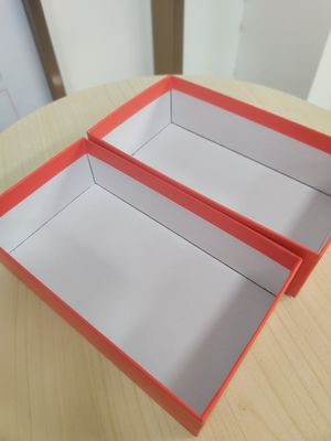 Automatische voedingsmachine voor het voeden van papier, lijmmachine voor het maken van stijve dozen