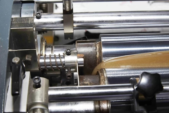 Hoogte 15 - 120mm Stijve Doos Productiemachine met Servomotor het Voeden Systeem