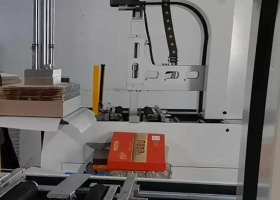 Automatische slimme en intelligente aanpassing van verschillende rigide doosvormende machines
