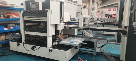 Automatische Kartondoos die Machine maken die het Kleine Horloge van de Juwelengift inpakken